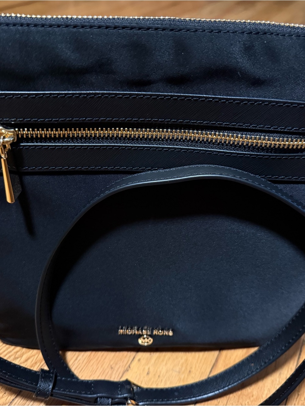 MICHAEL KORS Black Leather Crossbody Bag with Gold Hardware